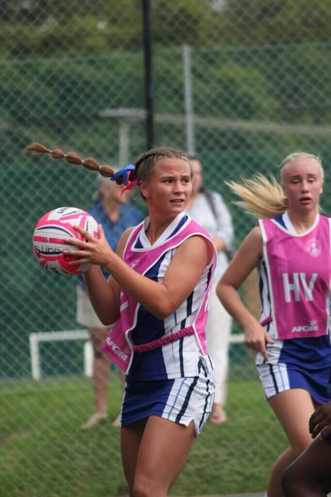 Garsies, Affies pak mekaar op netbalbaan