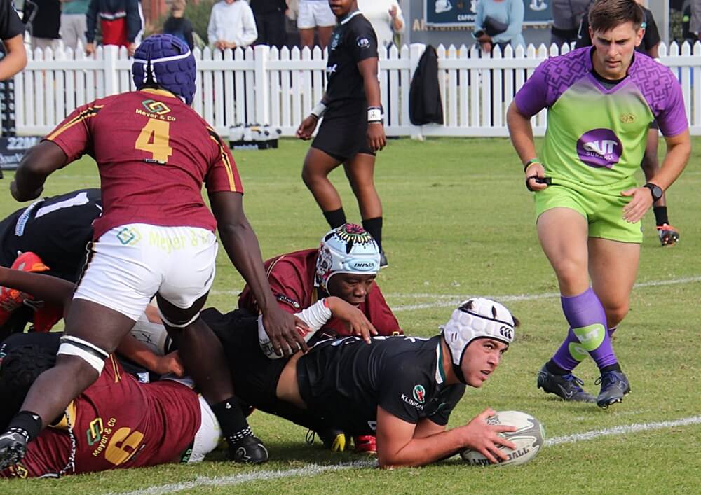 Pearson outlasts Daniel Pienaar, Graeme rolls against Stirling